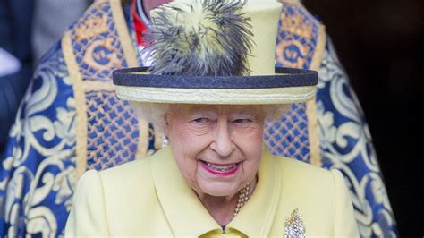 This Amazing Portrait Of The Queen Just Sold For An Eye