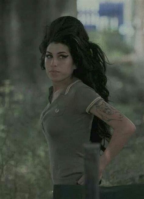 Pin By Friends On Amy Winehouse Amy Winehouse Style Winehouse Amy