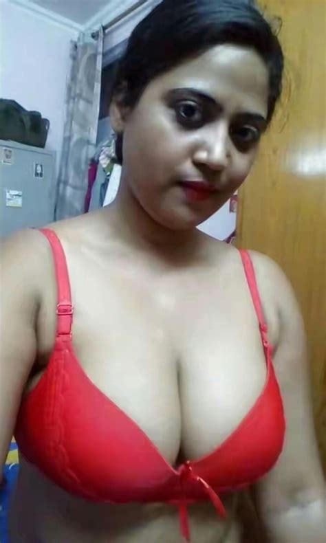 Indian Big Boobs It Girl In 30 S Sending Nudes To Bf