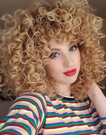 curly hair instagram model tiktok modelo