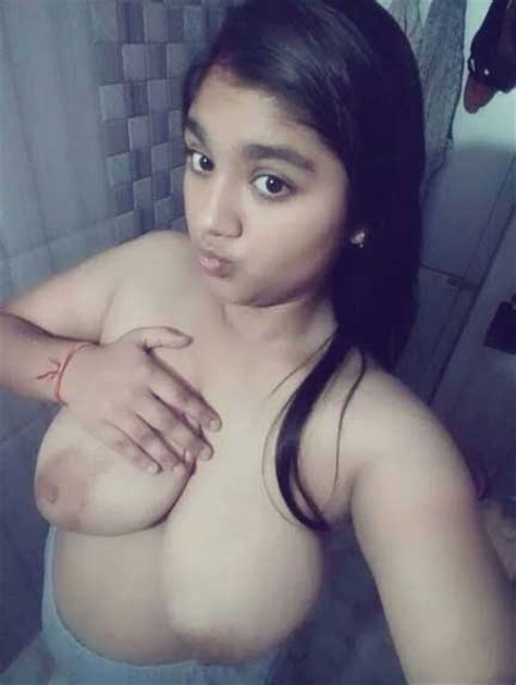 horny mumbai girl ke big tits ki selfies jo usne whatsapp par bheji thi