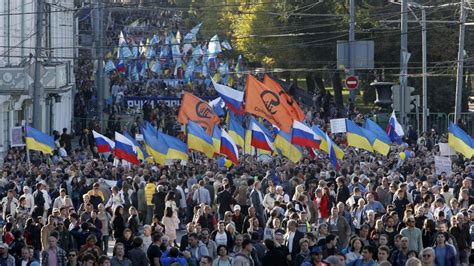 russland demonstration gegen putins ukraine politik welt