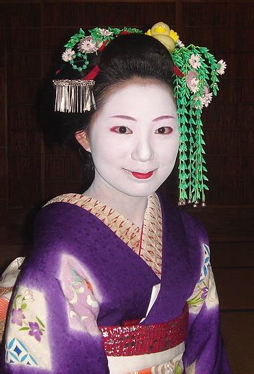 File Maiko In Gion2  Wikimedia Commons