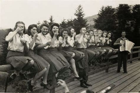 Laughing At Auschwitz Ss Auxiliaries Poses At A Resort