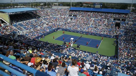 cincinnati tennis hall  fame  induct   members  august