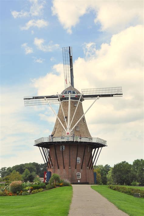 de zwaan windmill  windmill island gardens holland mi    dick  debbies travels