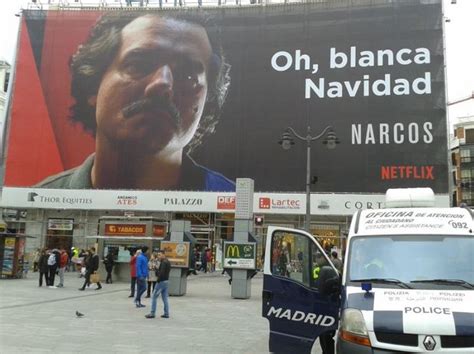 Narcos Pablo Escobar Desea Una Blanca Navidad En Madrid Y Desata La