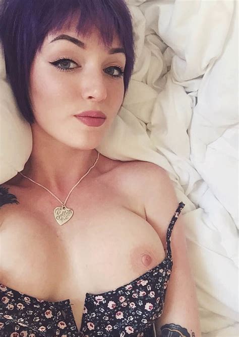 tattooed amateur british girl gets naked 17 pics xhamster
