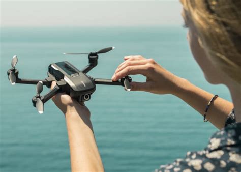 yuneec  mantis  drone unveiled   geeky gadgets