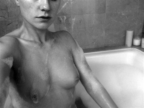 anna paquin nude leaked photos scandal planet