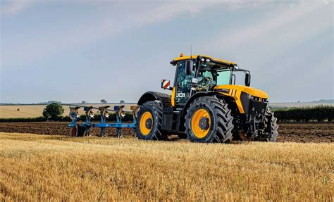 jcb  unveil  loaders telehandlers  tractors farm machinery