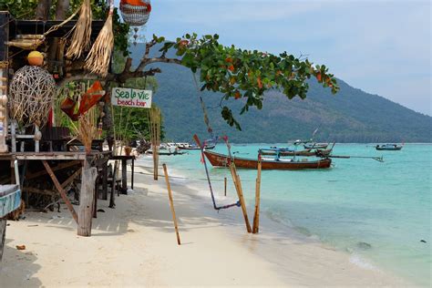 koh lipe   thai island  offers  lot chow traveller