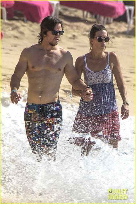 mark wahlberg continues showing off his hot body in barbados photo 3788398 mark wahlberg