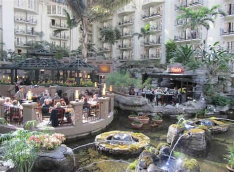 great reasons  love  gaylord opryland resort carrie  travel