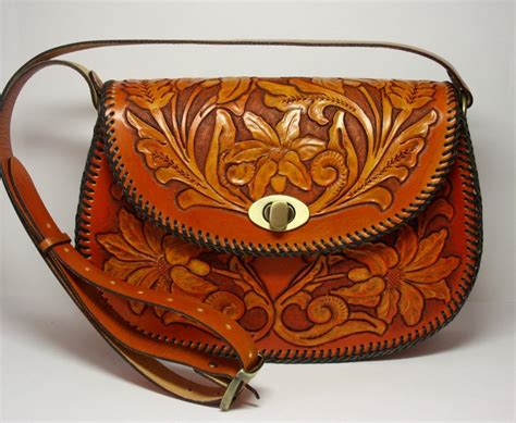 hand tooled gember echt lederen handtas met bloemmotief etsy tooled leather purse genuine