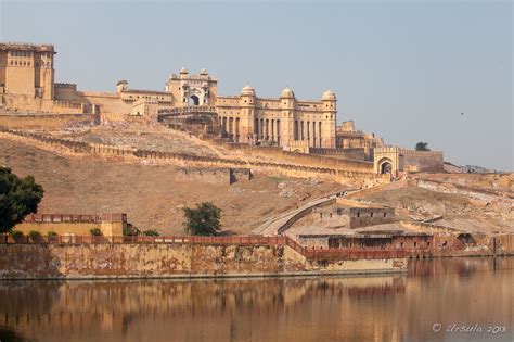 people  palaces amer fort jaipur rajasthan india