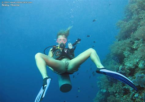 nikky thorne shows her scuba pussy under the ocean pichunter