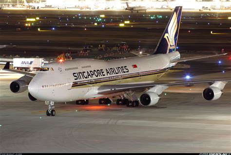 boeing   singapore airlines aviation photo  airlinersnet