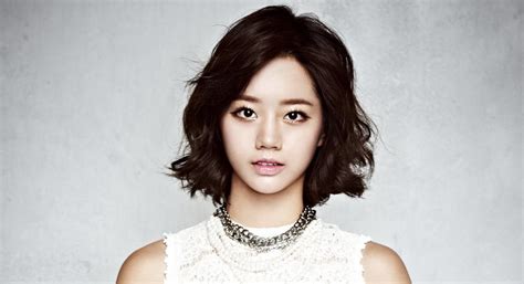 Netizens Discuss Which Long Hairstyle Hyeri Looks Best