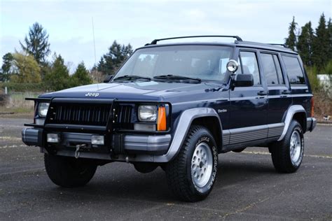 reserve  jeep cherokee country   sale  bat auctions sold    april