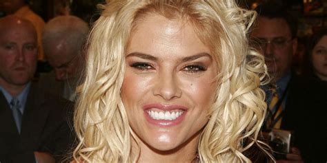 anna nicole smith s daughter looks just like her mom in