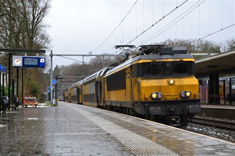 dutch electric trains  running   percent renewable energy