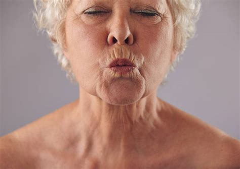 600 ugly old woman photos taleaux et images libre de droits istock
