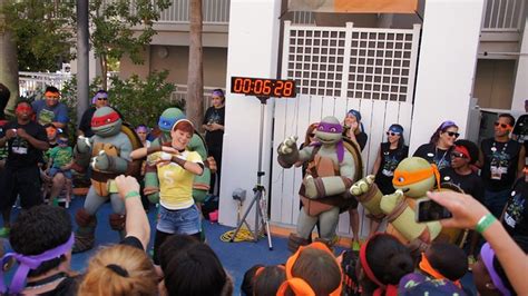 most fans dressed as teenage mutant ninja turtles world