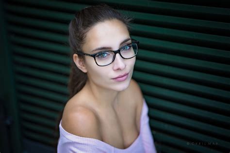 wallpaper brunette women with glasses face green eyes