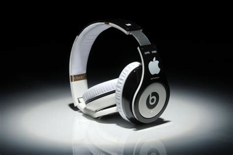 apple cuts price   beats headphones