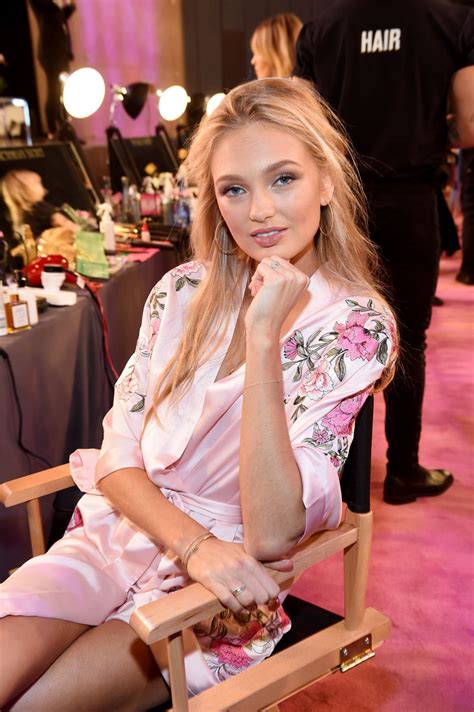 Romee Strijd On The Backstage At 2017 Vs Fashion Show In