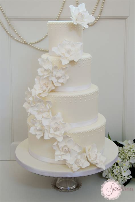 white wedding cakes cake designer london wedding cakes