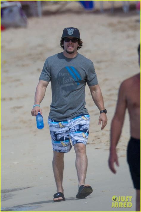 Photo Mark Wahlberg Shows Off Ripped Shirtless Body In Barbados 38