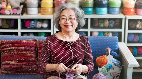 5 powerful health benefits of knitting in your 60s