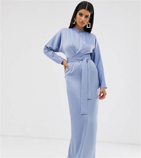 asos design tall lange satijnen jurk met vleermuismouwen en overslag blauw tall fashion
