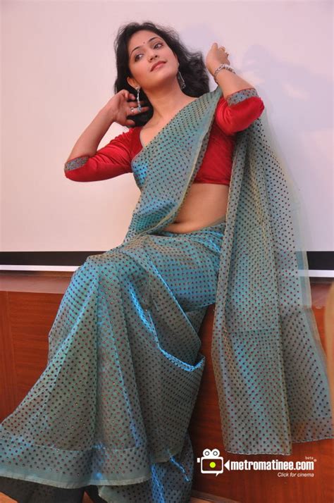 Kannada Actress Haripriya Hot Navel Show In Saree