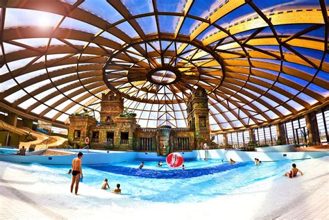 hotels    water parks incredible water  pools  rides