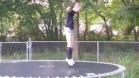 dumpertnl meisje met hoofd vast  trampoline