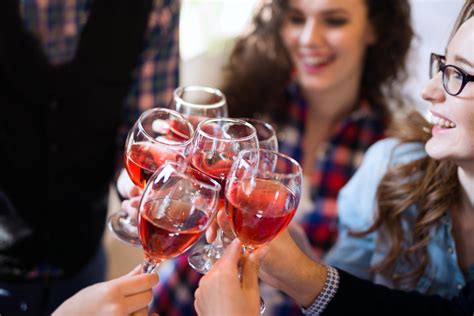 waarom wijn drinken goed  voor de vriendschap wijnpaalcom