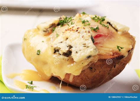 dubbele kaas tweemaal aardappel  de schil stock afbeelding image  smakelijk zuivelfabriek