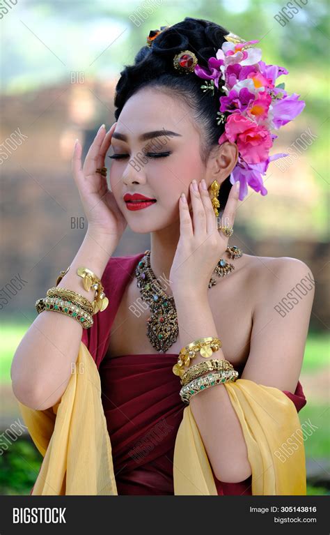 Beautiful Thai Girl Image And Photo Free Trial Bigstock