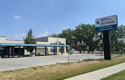 manitoba public insurance  issue  rebate     years