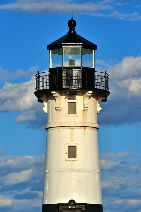 north pier lighthouse  duluth minnesota encircle