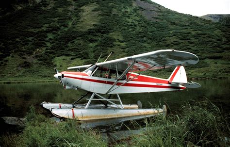 picture float plane aircraft water