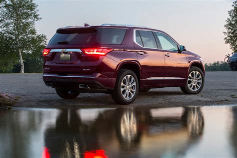 consumer reports takes   chevrolet traverse suv   spin