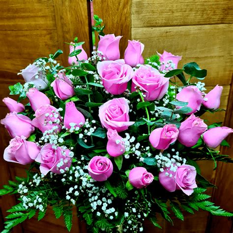 arreglo  rosas rosadas en florero floreria liliana