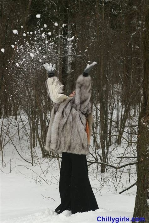 Nacktes Wintermädchen Barfuß Im Schnee Porno Bilder Sex Fotos Xxx