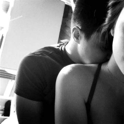 Фото девушка с парнем без лица целуются на аву