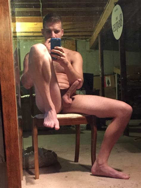 hung amateur takes mirror selfies queer fever gay porn blog