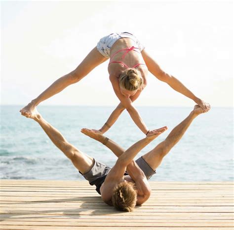 pin  gabriela morbeck  yogi yoga challenge poses couples yoga